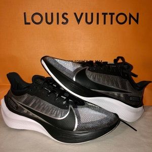 ((SOLD)) Nike zoom gravity. Women’s size 7.5.